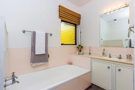 Photo of property in 1/7 Cezanne Place, New Lynn, Auckland, 0600