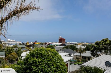 Photo of property in 129 Pendarves Street, New Plymouth, 4312