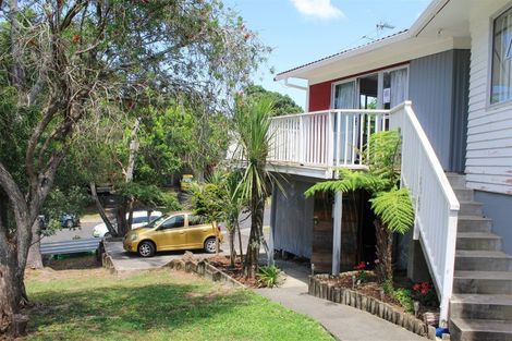 Photo of property in 11 Temuri Place, Glendene, Auckland, 0602