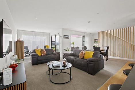 Photo of property in 2/11a Baring Terrace, Strandon, New Plymouth, 4312