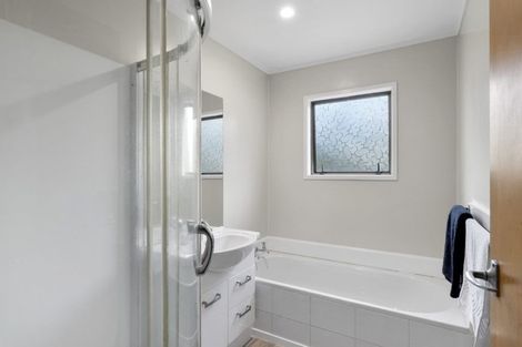 Photo of property in 17 Jenanne Place, Totara Vale, Auckland, 0629