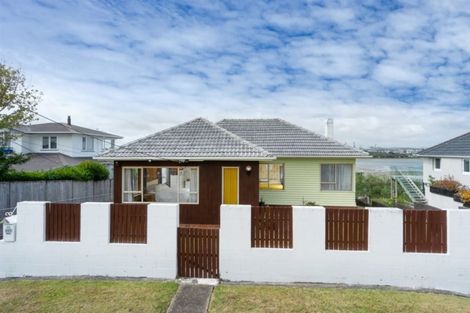 Photo of property in 107 Norwood Road, Bayswater, Auckland, 0622