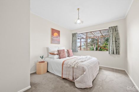 Photo of property in 17 King Charles Drive, Kingsley Heights, Upper Hutt, 5018