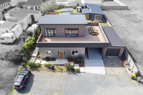 Photo of property in 27 Hall Place, Foxton Beach, Foxton, 4815