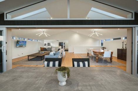 Photo of property in 112 Karewa Parade, Papamoa Beach, Papamoa, 3118