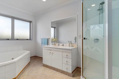 Photo of property in 24 Santa Monica Drive, Papamoa Beach, Papamoa, 3118