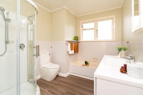 Photo of property in 162 Wellington Road, Paekakariki, 5034