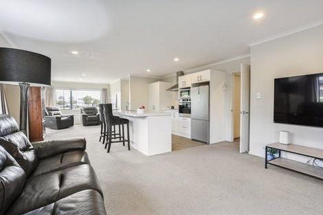 Photo of property in 66 Shillingford Boulevard, Rolleston, 7615