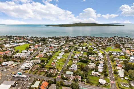 Photo of property in 1/118 Lake Road, Belmont, Auckland, 0622