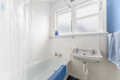 Photo of property in 76-78 Sievers Grove, Cannons Creek, Porirua, 5024