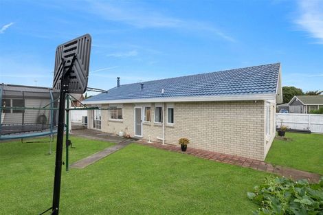 Photo of property in 14 Randwick Place, Randwick Park, Auckland, 2105