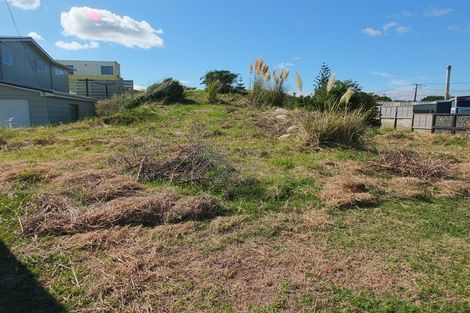 Photo of property in 37 Marine Parade South, Foxton Beach, Foxton, 4815