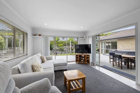 Photo of property in 27 Redwood Crescent, Hurdon, New Plymouth, 4310