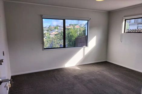 Photo of property in 1/84 Totaravale Drive, Totara Vale, Auckland, 0629
