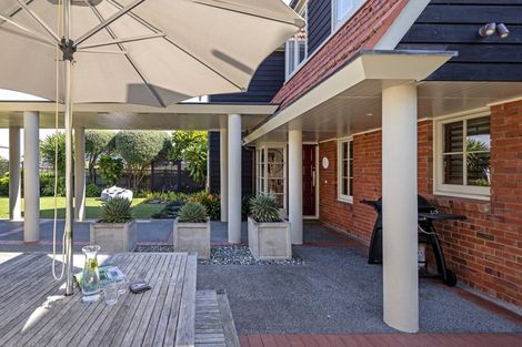 Photo of property in 14 Lynton Road, Bucklands Beach, Auckland, 2012