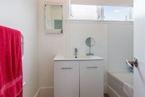 Photo of property in 1b Durham Street, Cannons Creek, Porirua, 5024