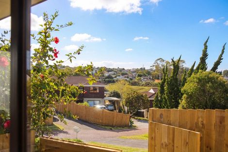 Photo of property in 2/39 Rapallo Place, Farm Cove, Auckland, 2012