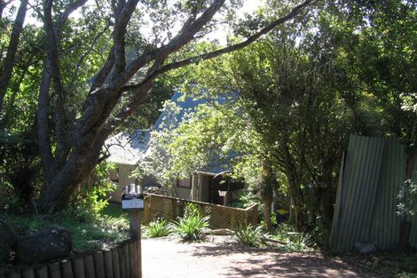 Photo of property in 12 Dorothy Road, Laingholm, Auckland, 0604