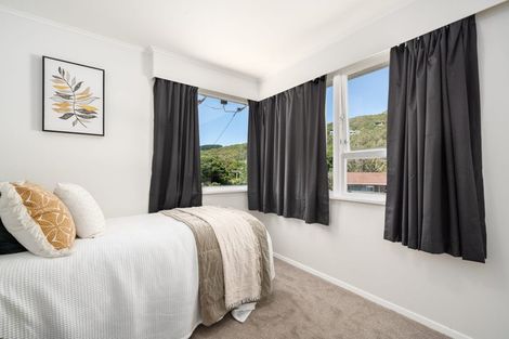 Photo of property in 82 Larsen Crescent, Tawa, Wellington, 5028