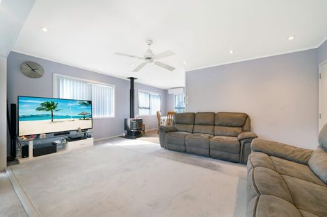 Photo of property in 4 Seakens Way, Glen Eden, Auckland, 0602