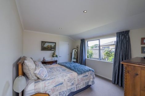 Photo of property in 16 Barry Curtis Place, Levin, 5510