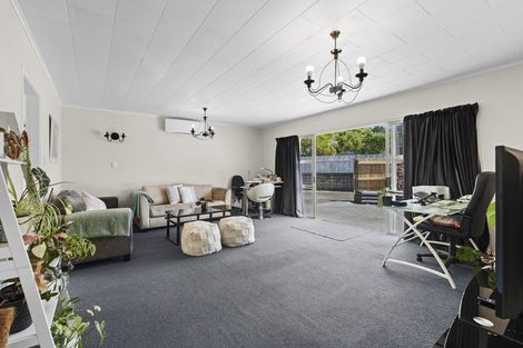Photo of property in 2/12 Ambury Place, Merrilands, New Plymouth, 4312