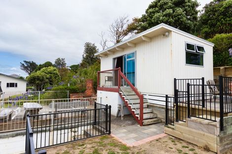 Photo of property in 70 Akitio Esplanade, Akitio, Pongaroa, 4991