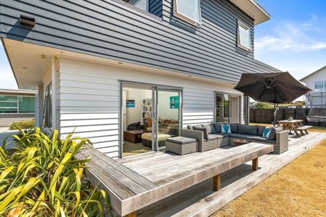 Photo of property in 10 Te Mauri Place, Omaha, 0986