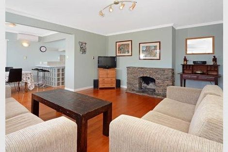 Photo of property in 296 East Coast Road, Forrest Hill, Auckland, 0620
