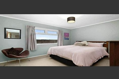 Photo of property in 6 Taka Grove, Normandale, Lower Hutt, 5010