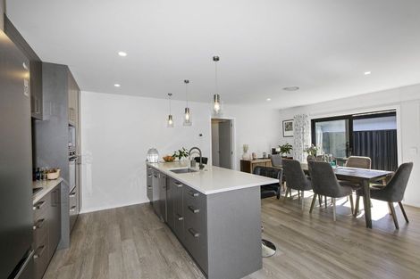 Photo of property in 21 Thornbury Lane, Timberlea, Upper Hutt, 5018