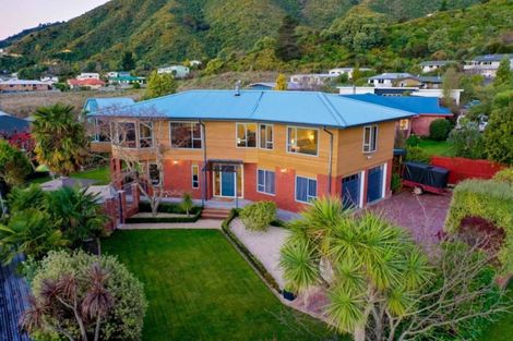 Photo of property in 4 Rimu Terrace, Waikawa, Picton, 7220