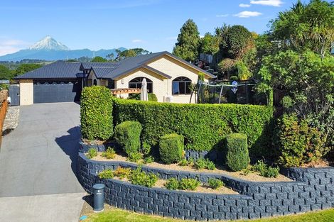 Photo of property in 4 Willow Place, Whalers Gate, New Plymouth, 4310