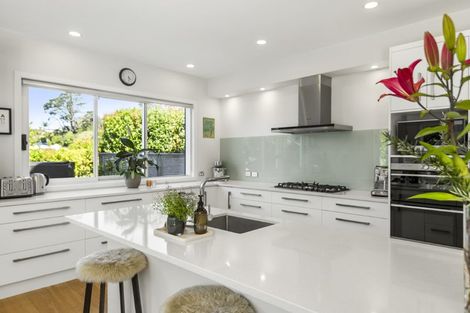 Photo of property in 8 Tree Fern Trail, Campbells Bay, Auckland, 0630