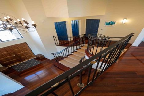 Photo of property in 40 Dress Circle, Newlands, Wellington, 6037