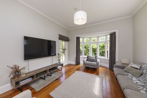 Photo of property in 4 Napier Road, Terrace End, Palmerston North, 4410