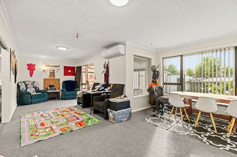 Photo of property in 9 Hannah Place, Redwood, Christchurch, 8051