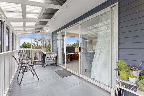 Photo of property in 52 Ayton Drive, Totara Vale, Auckland, 0629