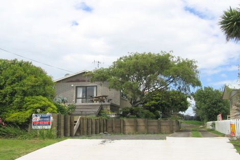 Photo of property in 72 The Crescent, Waihi Beach, 3611