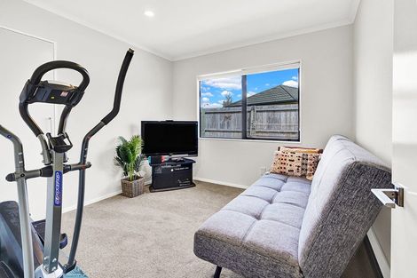 Photo of property in 38 Nielsen Gardens, Rototuna, Hamilton, 3210