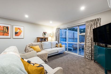 Photo of property in 31 Aspiring Terrace, Aotea, Porirua, 5024
