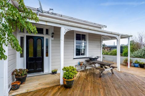 Photo of property in 2 Broadway, Waitara, 4320