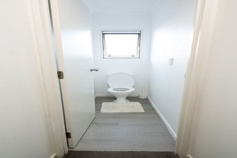 Photo of property in 25 Loughanure Place, Massey, Auckland, 0614