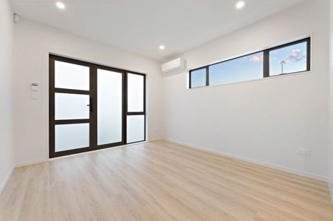 Photo of property in 15 Whiteywood Street, Westgate, Auckland, 0814