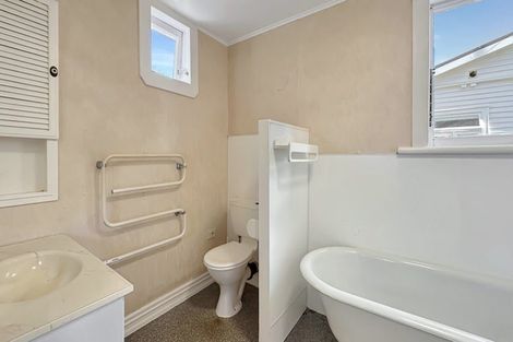 Photo of property in 1 North Avenue, Narrow Neck, Auckland, 0624