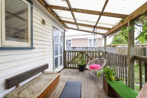 Photo of property in 31 Cobham Crescent, Kelston, Auckland, 0602