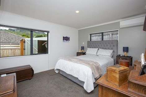 Photo of property in 61 Percy Kinsman Crescent, Riverstone Terraces, Upper Hutt, 5018