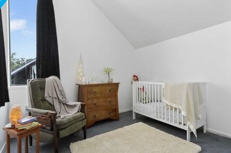 Photo of property in 2/206 Albany Highway, Schnapper Rock, Auckland, 0632