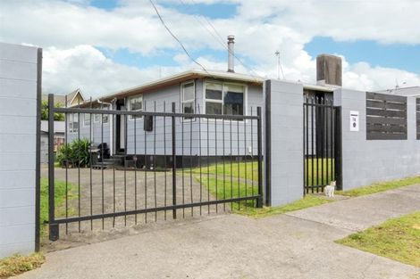 Photo of property in 16 Banks Street, Marfell, New Plymouth, 4310