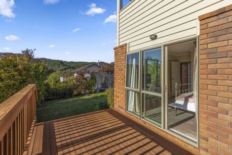Photo of property in 5 Mcewen Crescent, Riverstone Terraces, Upper Hutt, 5018
